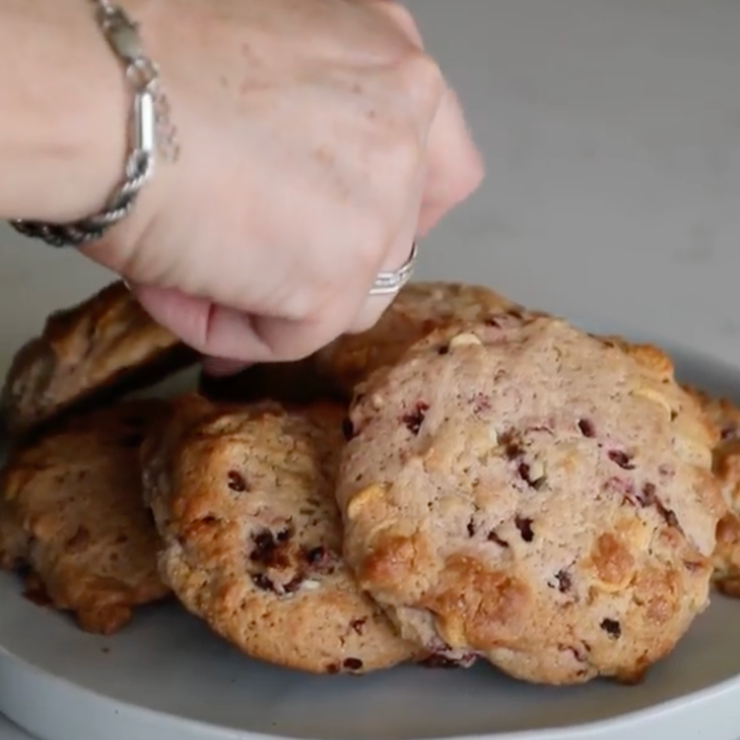 Blackberry &amp; White Chocolate Cookies Recipe &ndash; CooksProfessional