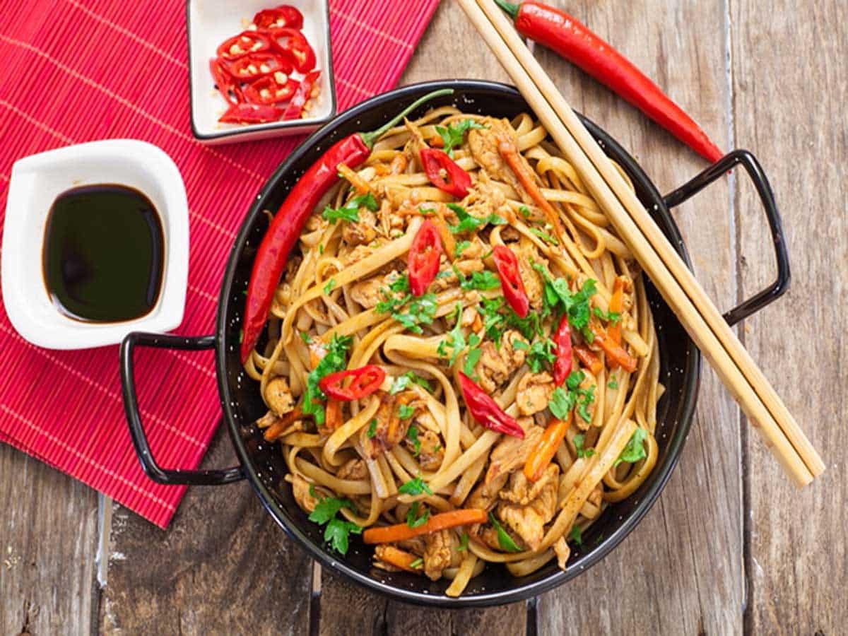 Chicken Chow Mein &ndash; CooksProfessional