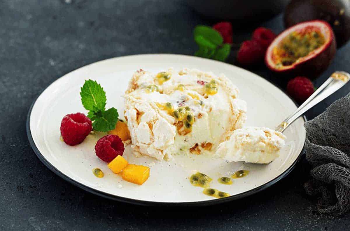 Mango &amp; Passionfruit Meringue Roulade &ndash; CooksProfessional