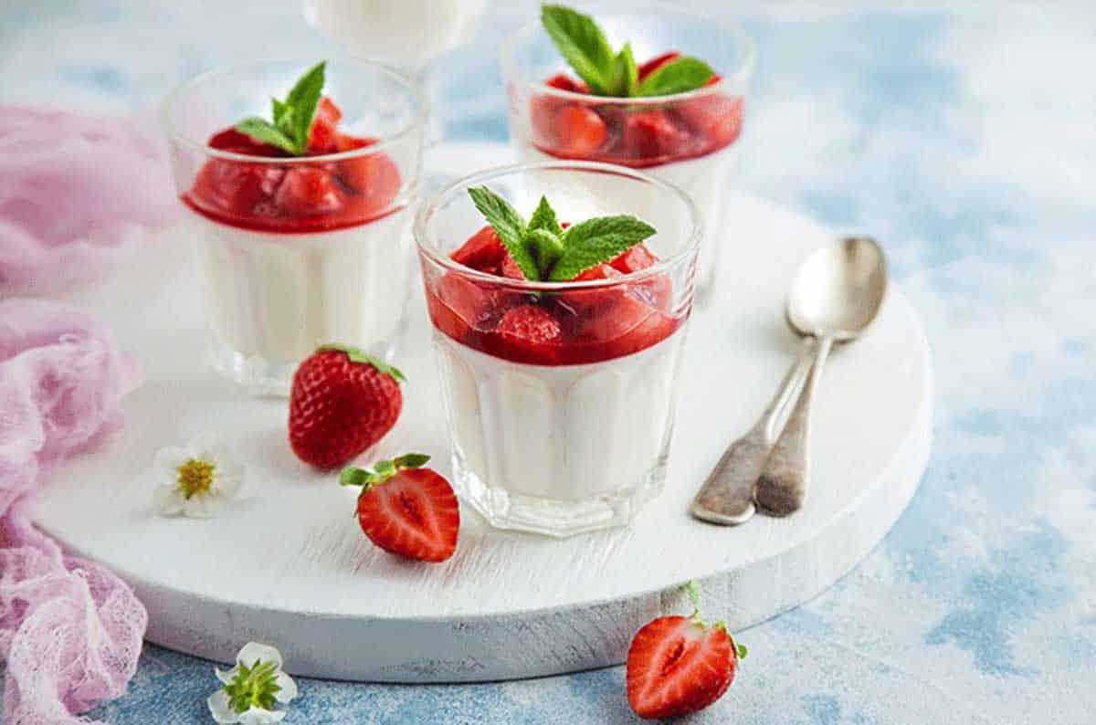 Strawberry panna cotta